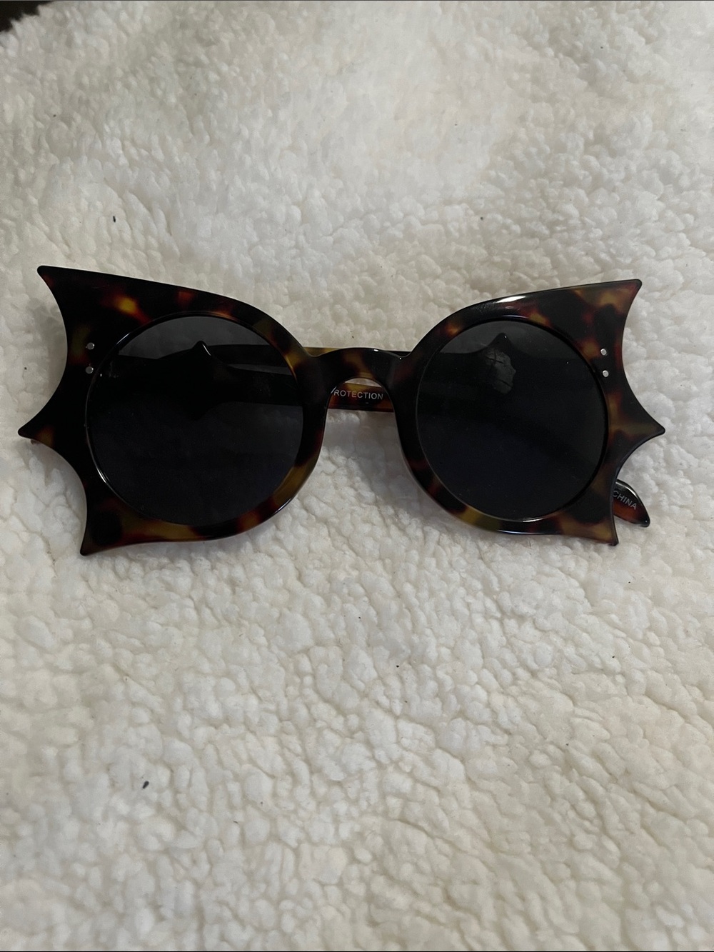 Tortoiseshell Cat-Eye Round Sunglasses - Bold Statement